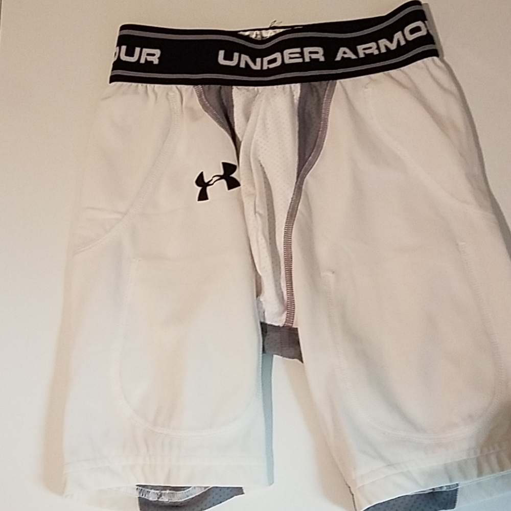 🌼Under Armour Performance Sliding Shorts
